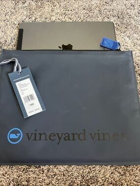 Vineyard Vines navy blue DRY iPad sleeve/case with logo!  Like new.